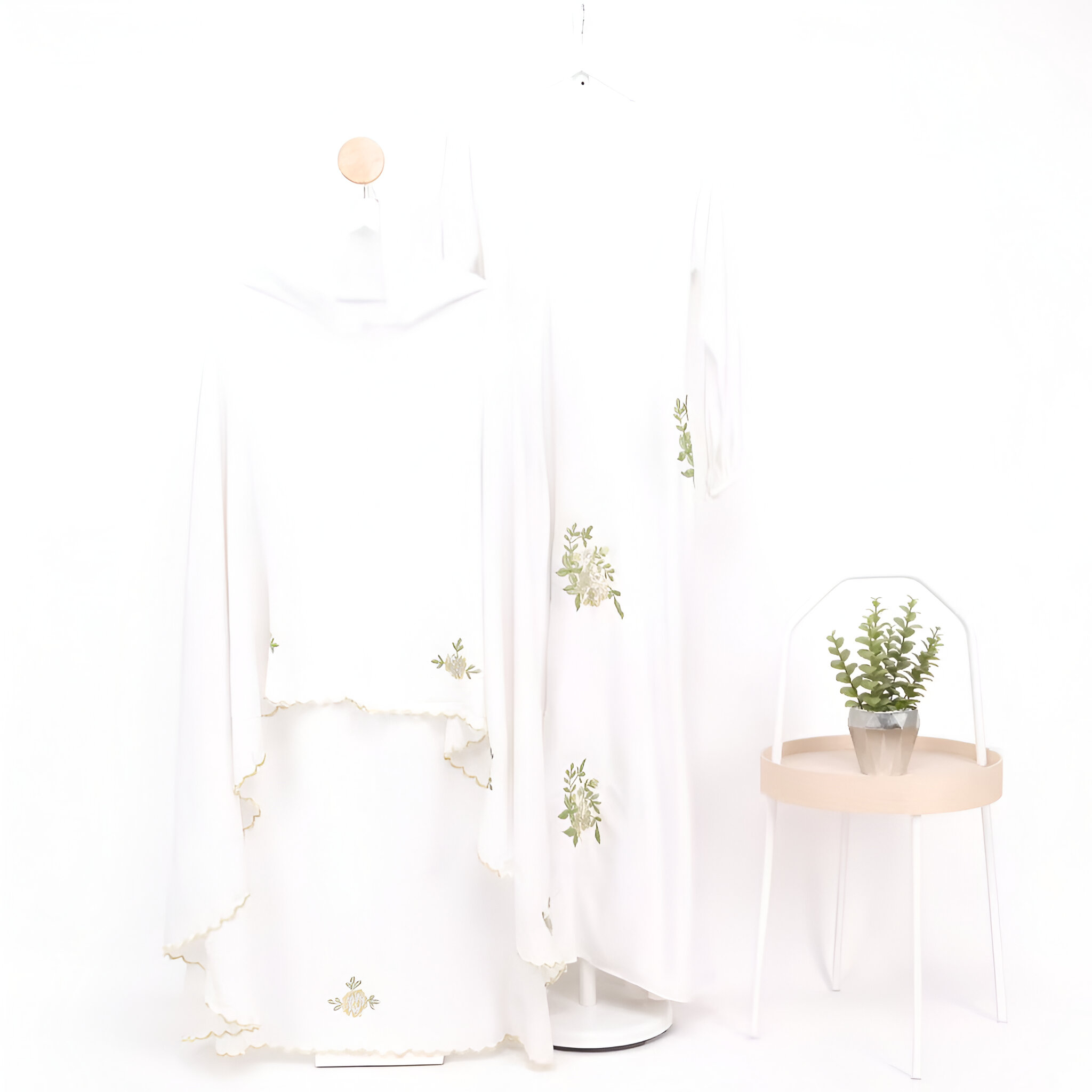 Broken White Buttonscarves Nada Indah Puspita Riamiranda Vivi Zubedi BNZ Ayu Dyah Andari Prive Ivan